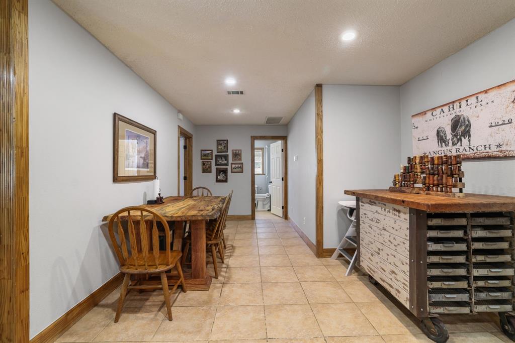 595 Navajo Road Whitesboro, TX 76273 - Photo 9 of 32