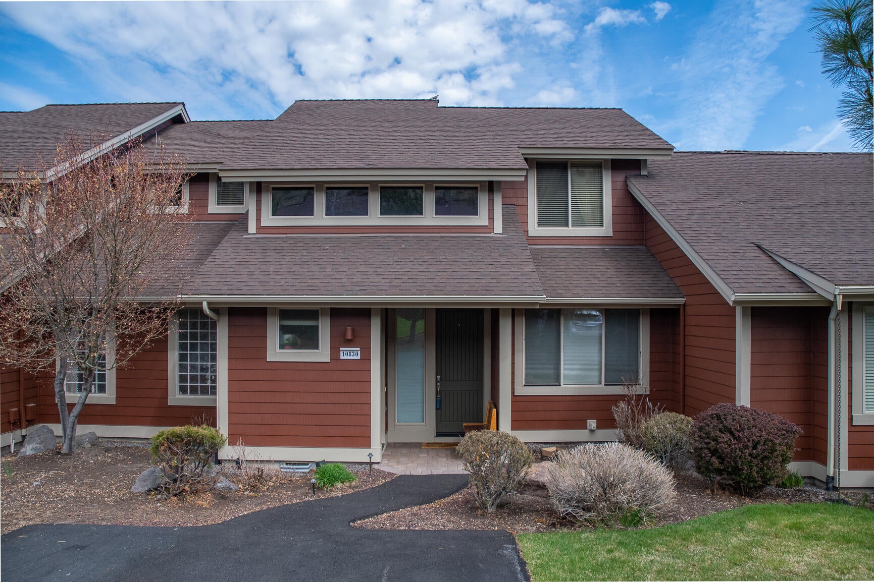 10830 Village Loop Redmond, OR 97756 - Photo 1 of 37 Front Exterior