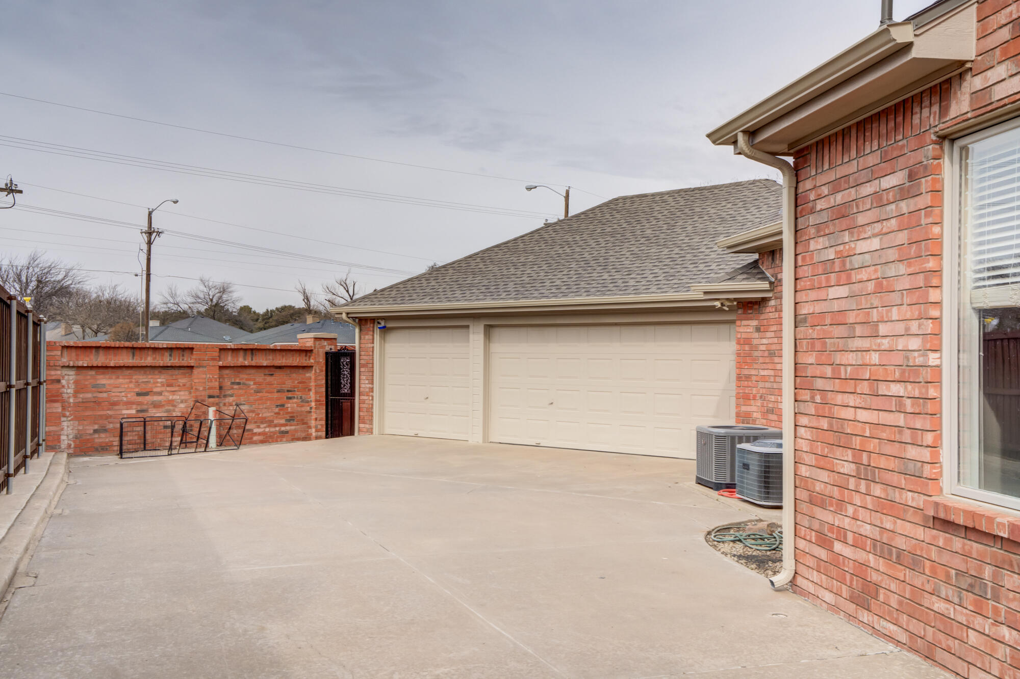 8902 York Place Lubbock, TX 79424 - Photo 4 of 54 a view of a house with a outdoor space