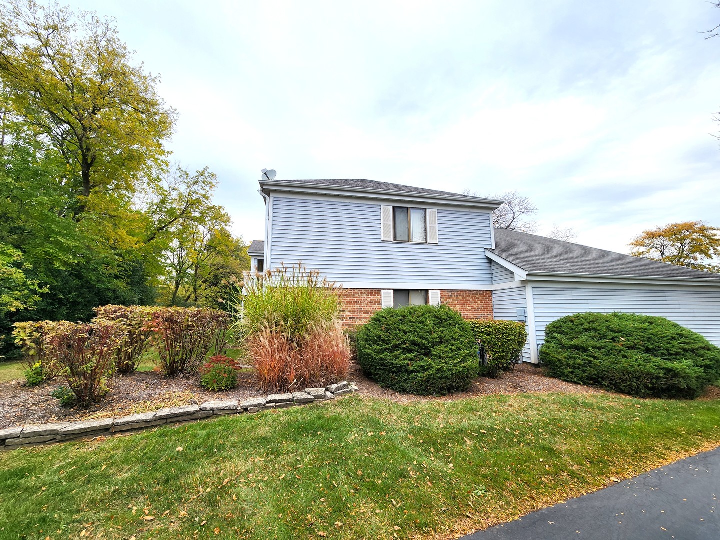1220 Plum Tree Court, Unit 2D Schaumburg, IL 60193 - Photo 20 of 24 a view of a back yard of the house