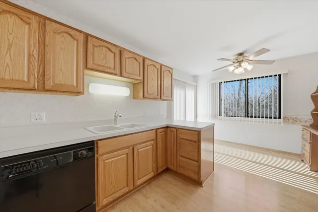 $279,000 | 1220 Plum Tree Court, Unit 2D, Schaumburg, IL 60193