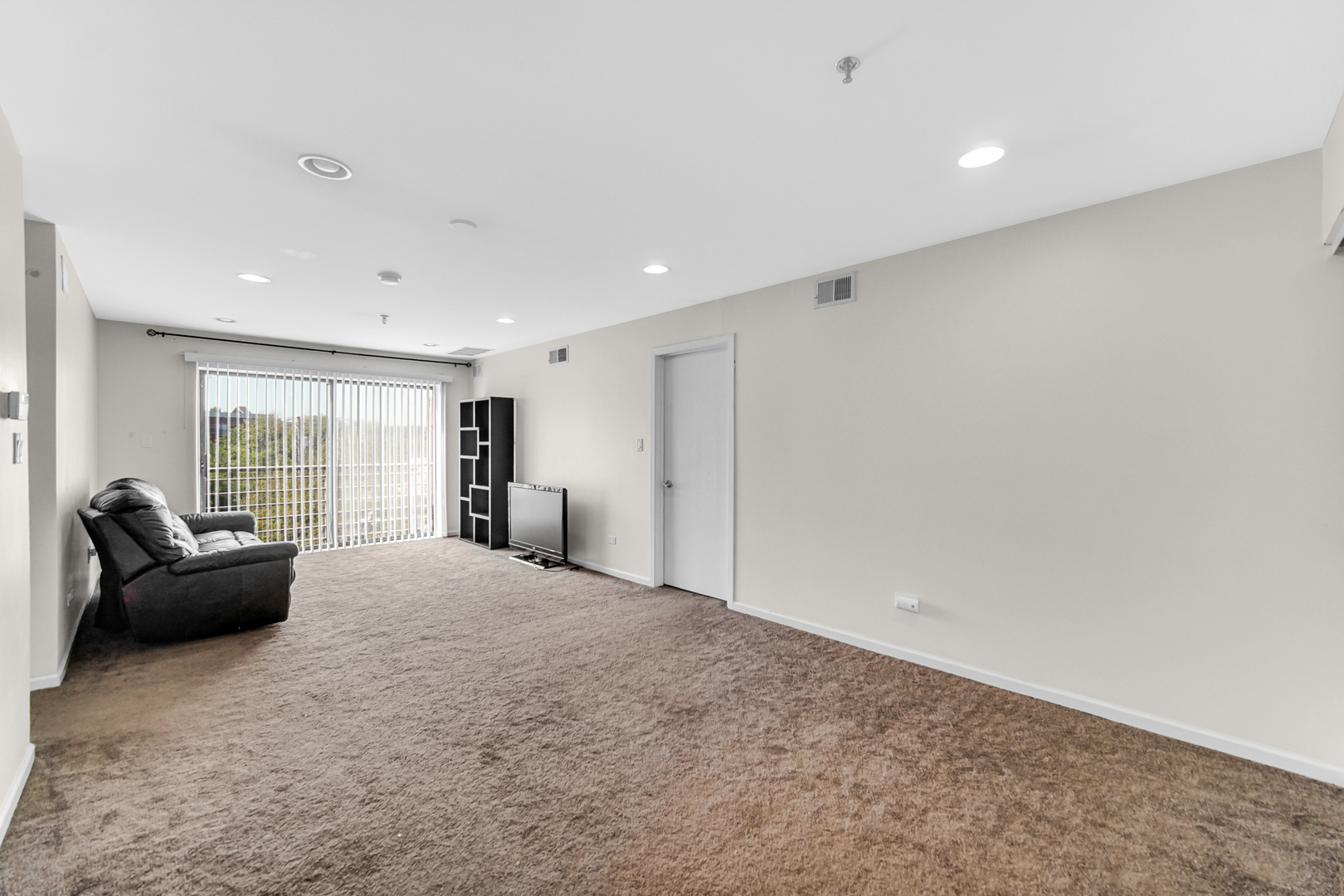 3255 Kirchoff Road, Unit 312 Rolling Meadows, IL 60008 - Photo 5 of 22 a large bedroom with a bed and glass window