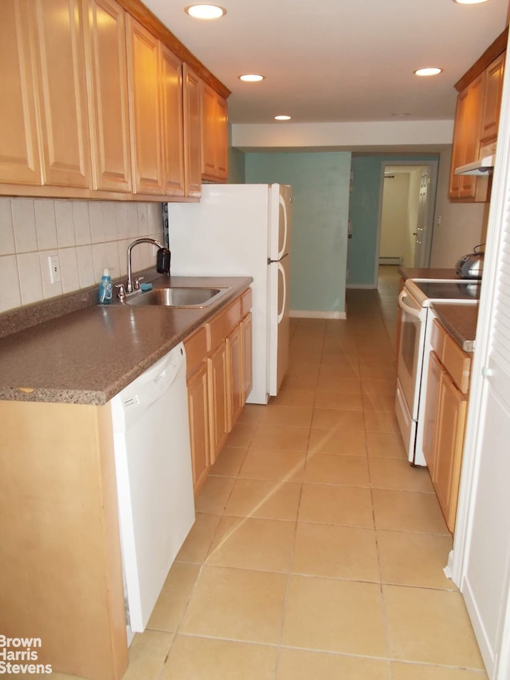 19 150th Street Queens, NY 11357 - Photo 16 of 18