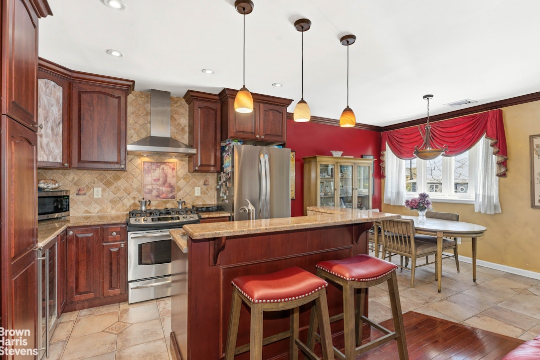 19 150th Street Queens, NY 11357 - Photo 2 of 18