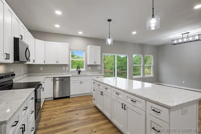 21 Meadow Lake Circle, Eldon, MO 65026