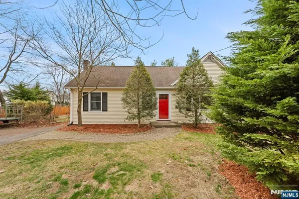 $3,200 | 26 Wostbrock Lane, Midland Park, NJ 07432