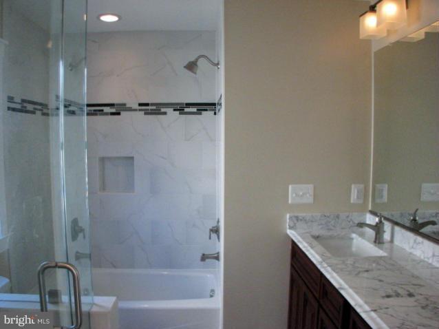 2102 Shirlington Road Arlington, VA 22204 - Photo 14 of 23 Bath (Master)