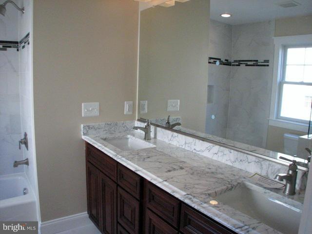 2102 Shirlington Road Arlington, VA 22204 - Photo 15 of 23 Bath (Master)