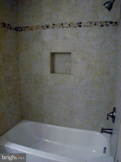 2102 Shirlington Road Arlington, VA 22204 - Photo 20 of 23 SECOND UPSTAIRS BATH