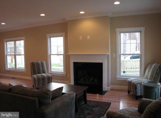2102 Shirlington Road Arlington, VA 22204 - Photo 4 of 23 Living Room w/Gas Fireplace