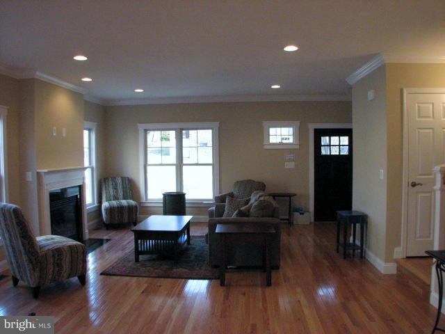2102 Shirlington Road Arlington, VA 22204 - Photo 5 of 23 Living Room