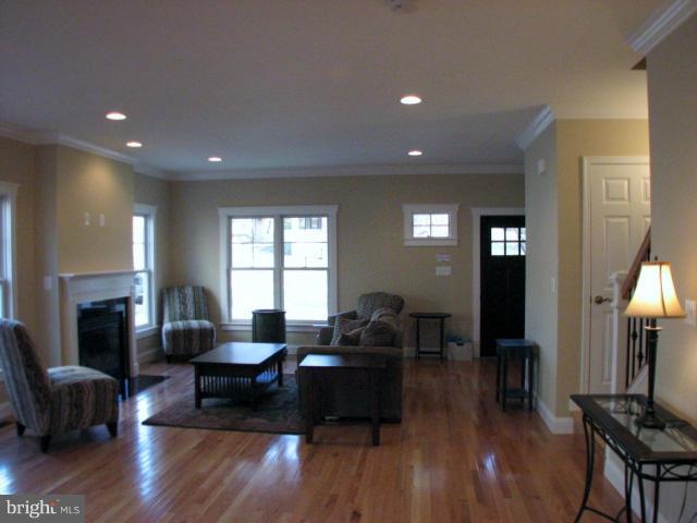 2102 Shirlington Road Arlington, VA 22204 - Photo 6 of 23 Living Room