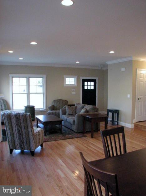 2102 Shirlington Road Arlington, VA 22204 - Photo 7 of 23 Living Room