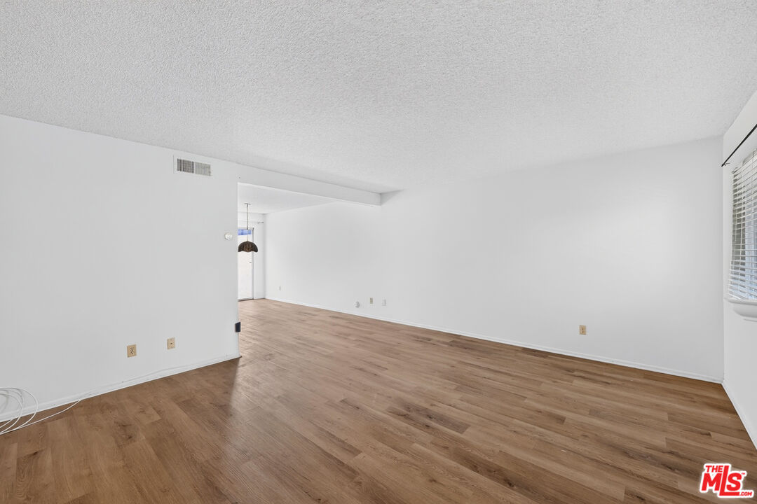 19221 Sherman Way, Unit 40 Reseda, CA 91335 - Photo 4 of 39