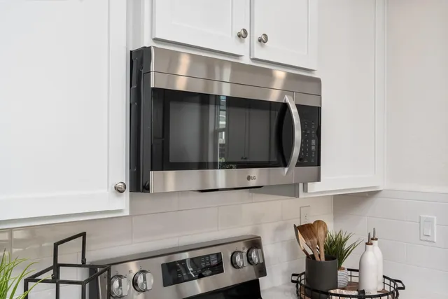 $399,990 | 6583 East Cresthaven Drive, Fresno, CA 93727