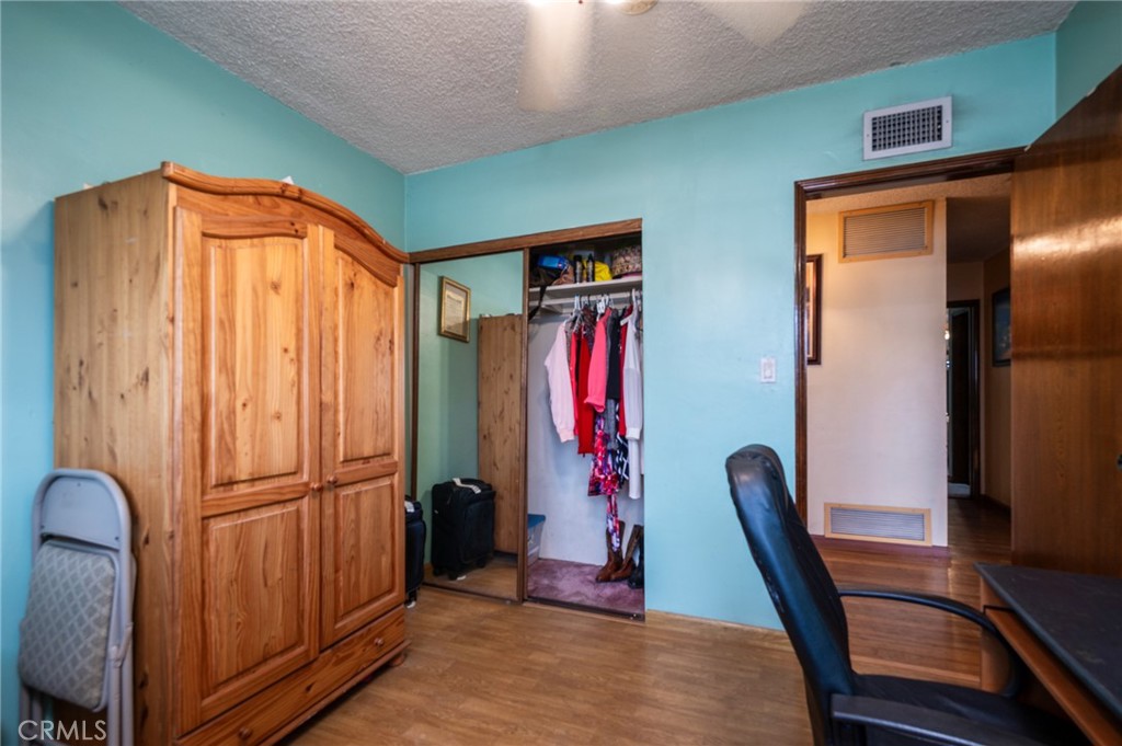 2690 Senasac Avenue Long Beach, CA 90815 - Photo 20 of 39