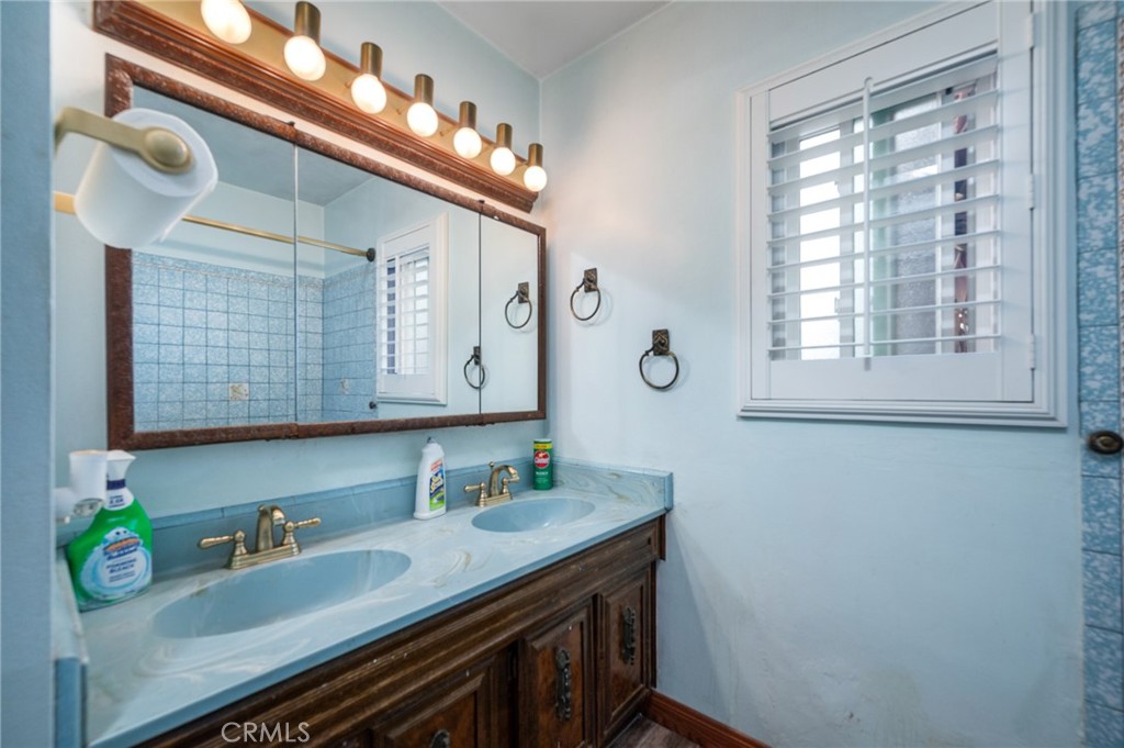 2690 Senasac Avenue Long Beach, CA 90815 - Photo 24 of 39