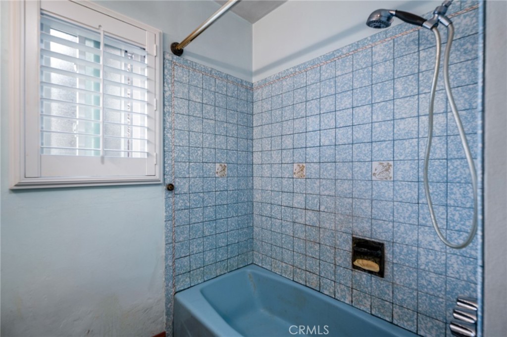 2690 Senasac Avenue Long Beach, CA 90815 - Photo 25 of 39