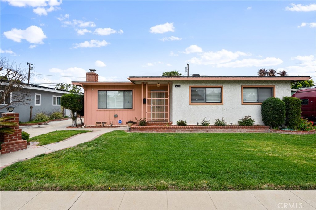 2690 Senasac Avenue Long Beach, CA 90815 - Photo 3 of 39