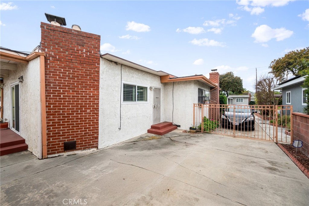 2690 Senasac Avenue Long Beach, CA 90815 - Photo 31 of 39