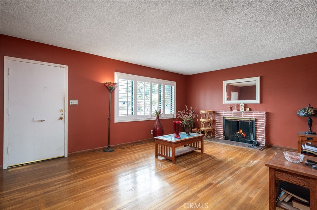 2690 Senasac Avenue Long Beach, CA 90815 - Photo 7 of 39