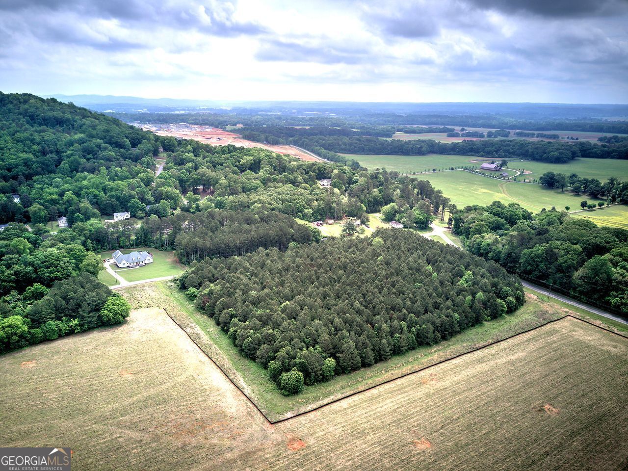 720 Euharlee Road Cartersville, GA 30120 - Photo 8 of 13 a view of a garden with an ocean