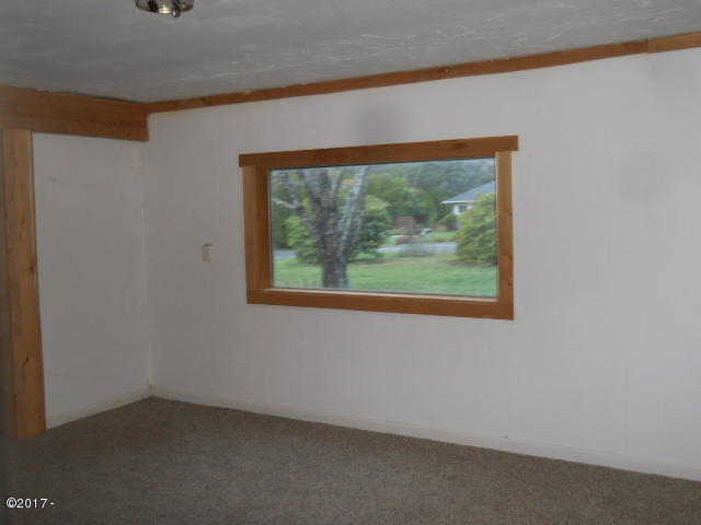 459 Southeast Gibson Road Waldport, OR 97394 - Photo 13 of 22 Living room