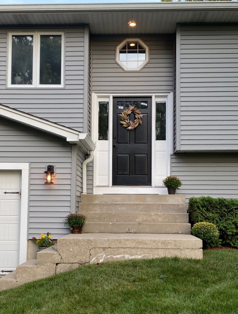 205 Countryside Lane Lindenhurst, IL 60046 - Photo 3 of 33 a front view of a house with a yard