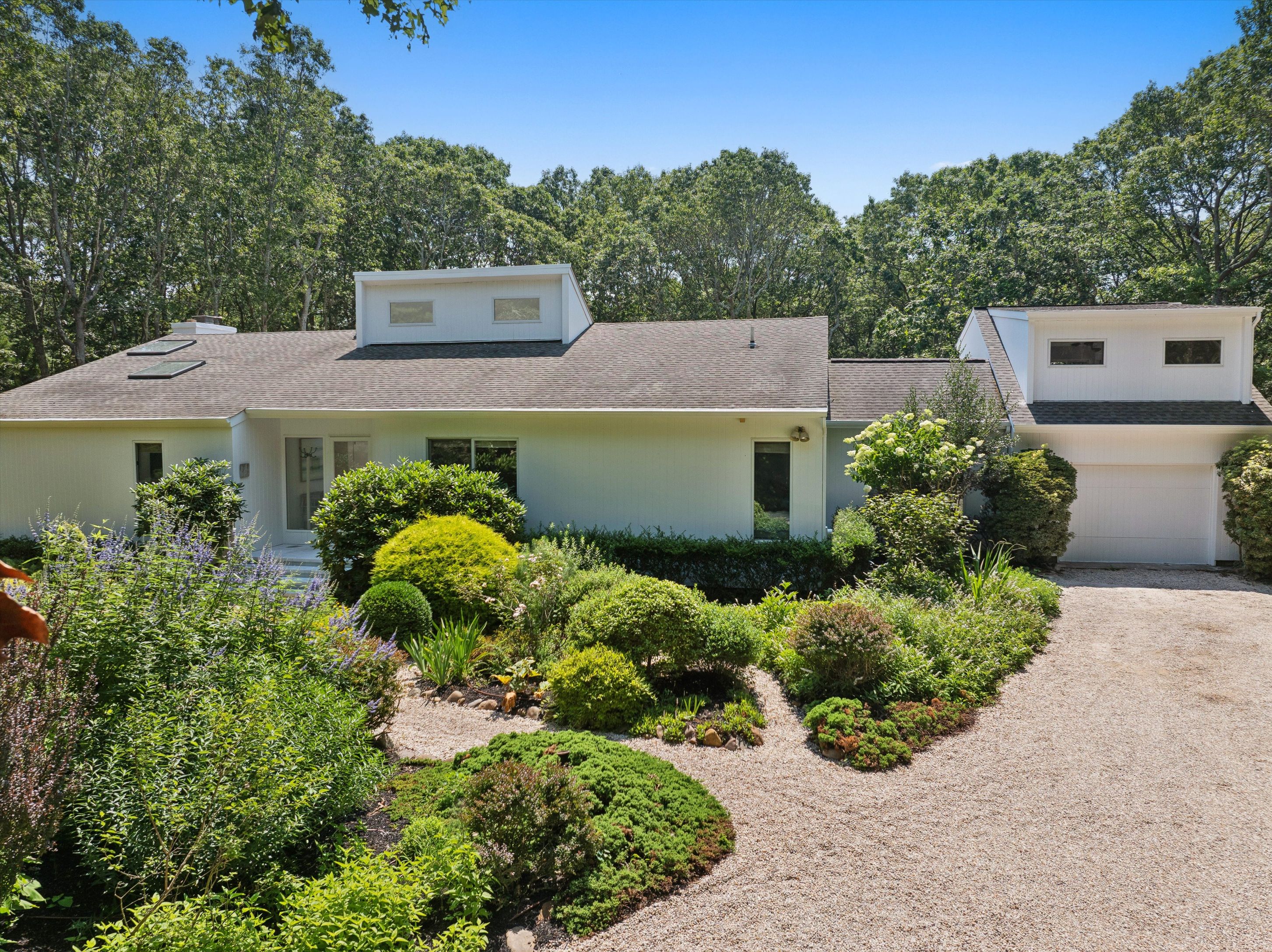 14 Livery Lane East Hampton, NY 11937 - Photo 2 of 32