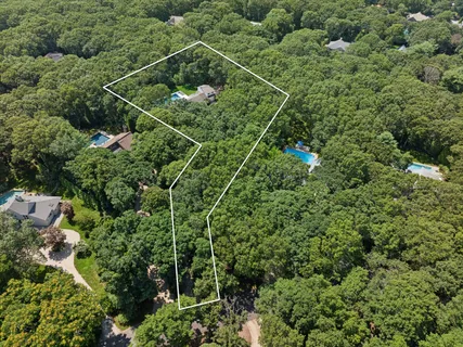 $2,995,000 | 14 Livery Lane, East Hampton, NY 11937