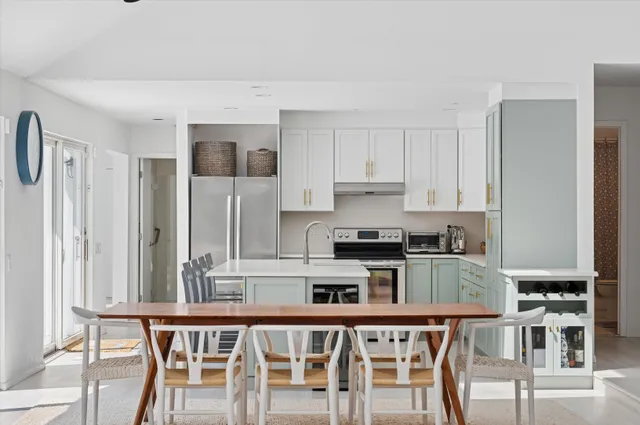 $2,995,000 | 14 Livery Lane, East Hampton, NY 11937