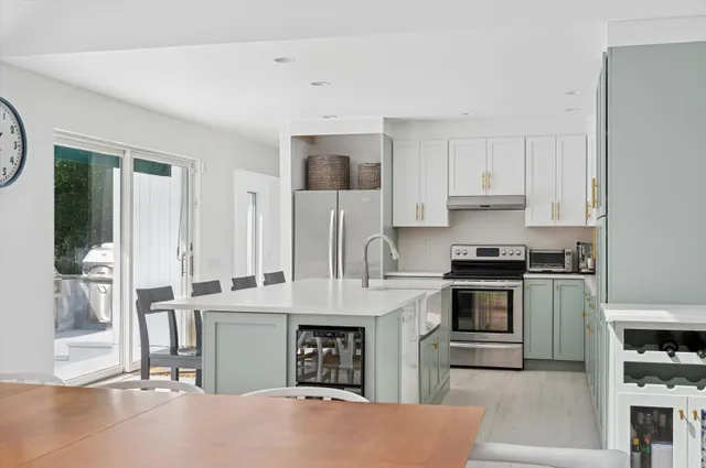 $2,995,000 | 14 Livery Lane, East Hampton, NY 11937