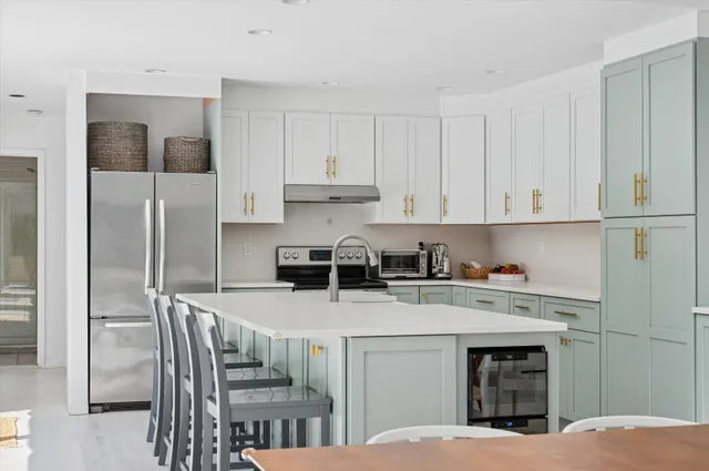 $2,995,000 | 14 Livery Lane, East Hampton, NY 11937