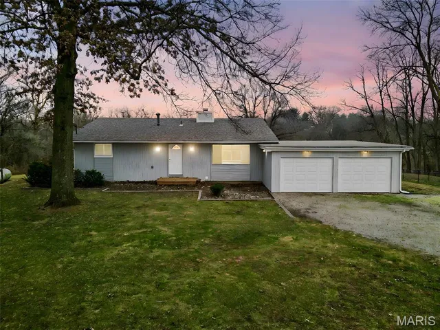 $252,900 | 2903 Airport Road, Godfrey, IL 62035