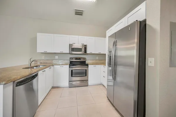 $2,050 | 40 Southeast Sedona Circle, Unit 202, Stuart, FL 34994