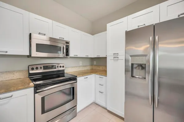 $2,050 | 40 Southeast Sedona Circle, Unit 202, Stuart, FL 34994