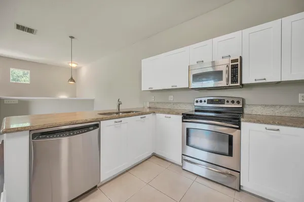 $2,050 | 40 Southeast Sedona Circle, Unit 202, Stuart, FL 34994