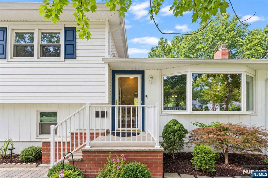 299 Charnwood Road New Providence, NJ 07974 - Photo 2 of 41 Gallery Image 2