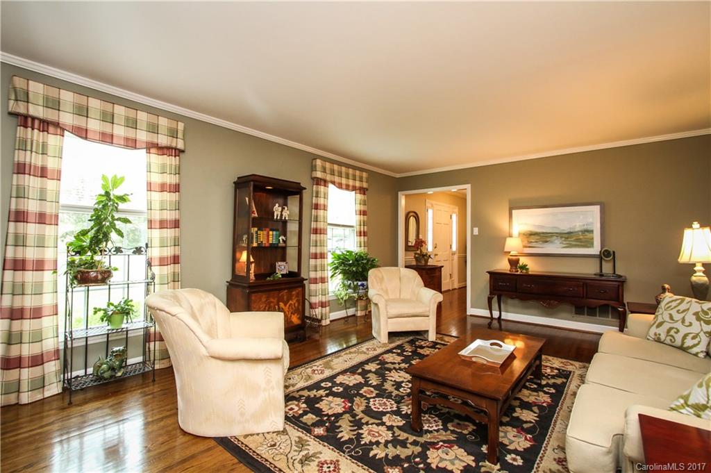 1016 Braeburn Road Charlotte, NC 28211 - Photo 4 of 24 Gallery Image 4