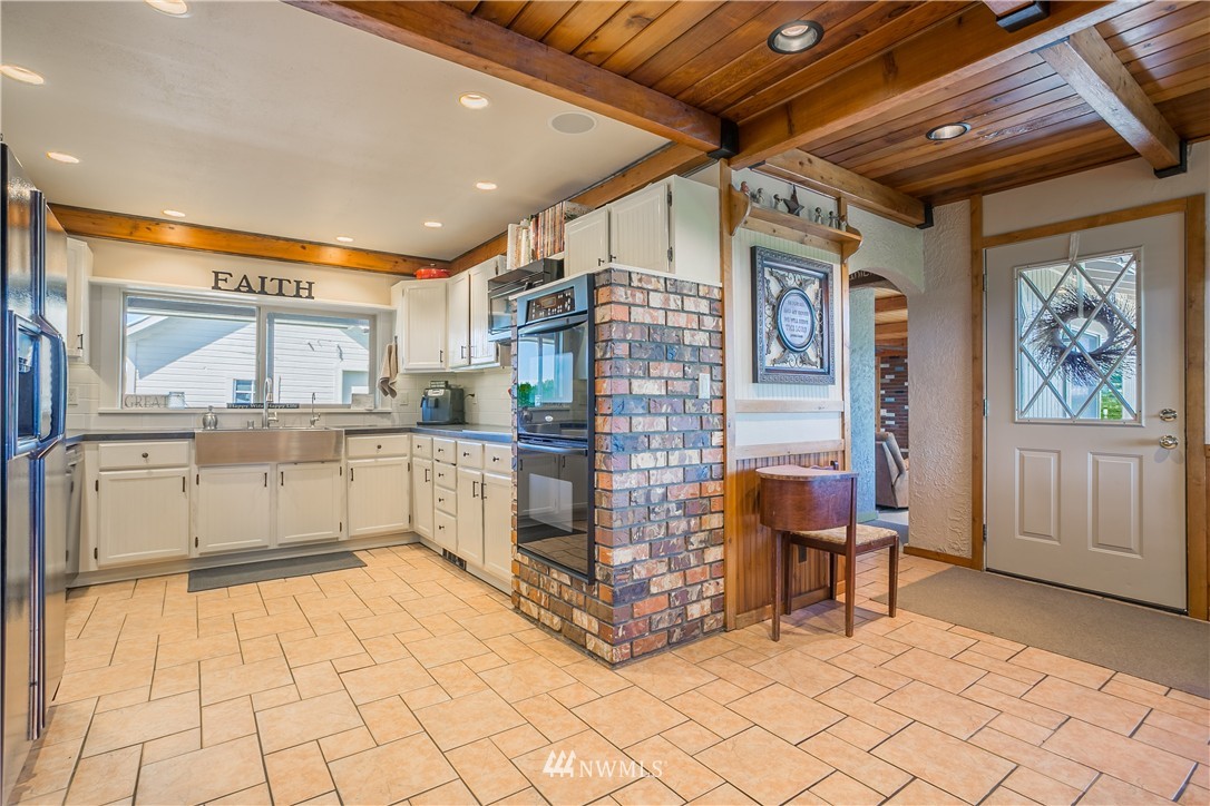 2210 Pangborn Road Lynden, WA 98264 - Photo 7 of 25