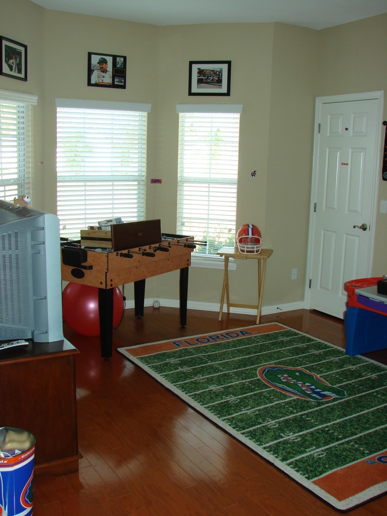 2018 River's Own Road St. Augustine, FL 32092 - Photo 24 of 32 a living room with a table