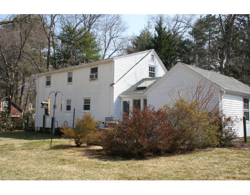 521 Belknap Road Framingham, MA 01701 - Photo 3 of 4 Gallery Image 3