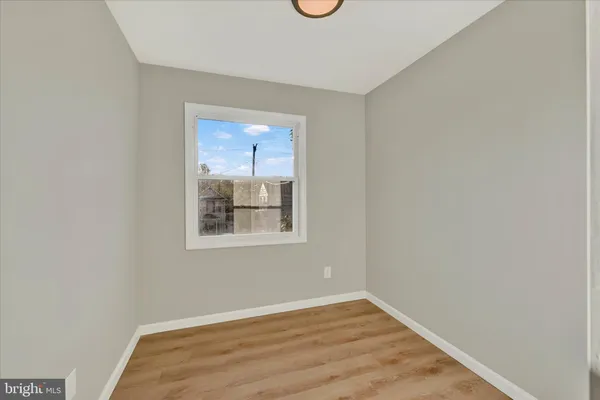 a view of a big room with wooden floor closet and windows