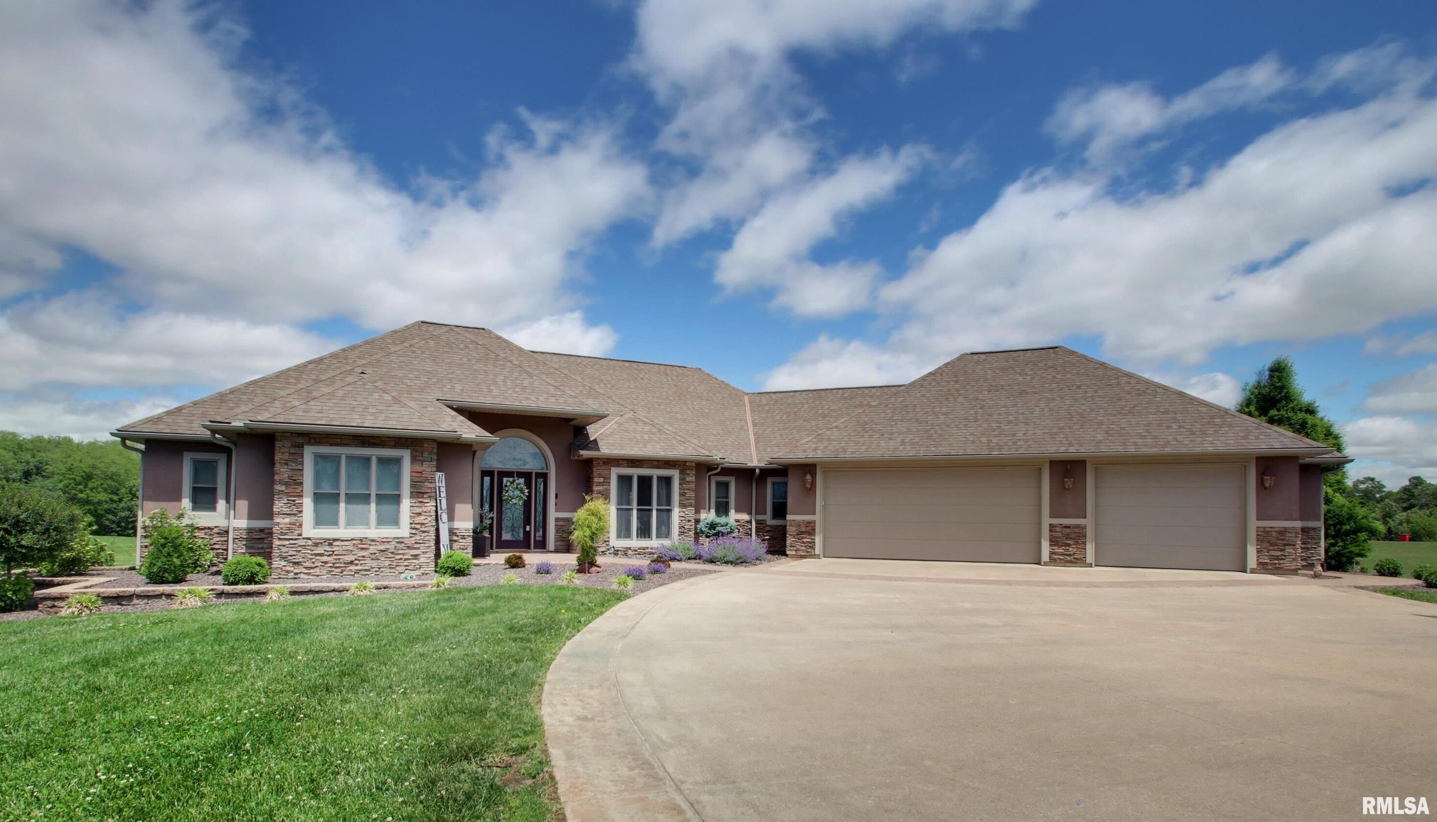 3337 Hunter Road Quincy, IL 62305 - Photo 1 of 16