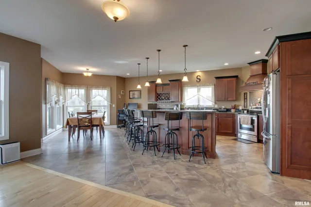 $617,500 | 3337 Hunter Road, Quincy, IL 62305