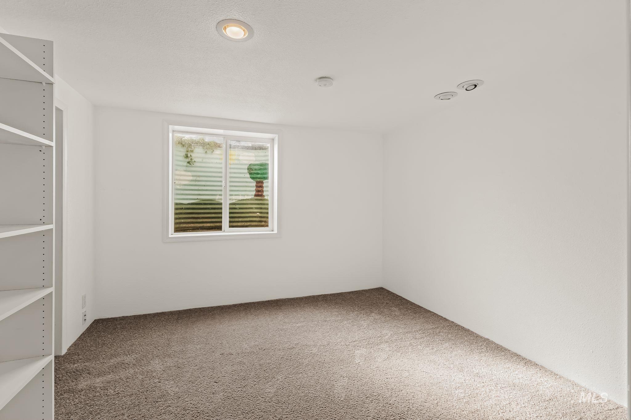 420 4th Street Lewiston, ID 83501 - Photo 22 of 38 Wall-to-wall carpeting, recessed ceiling lighting, built-in shelving, and a window with blinds