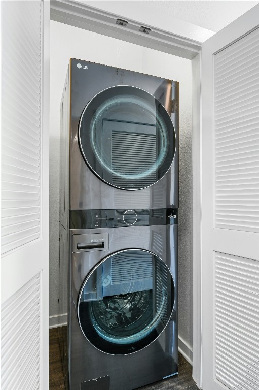 4361 South Congress Avenue, Unit 129 Austin, TX 78745 - Photo 20 of 25 a washer and dryer sitting next to a window