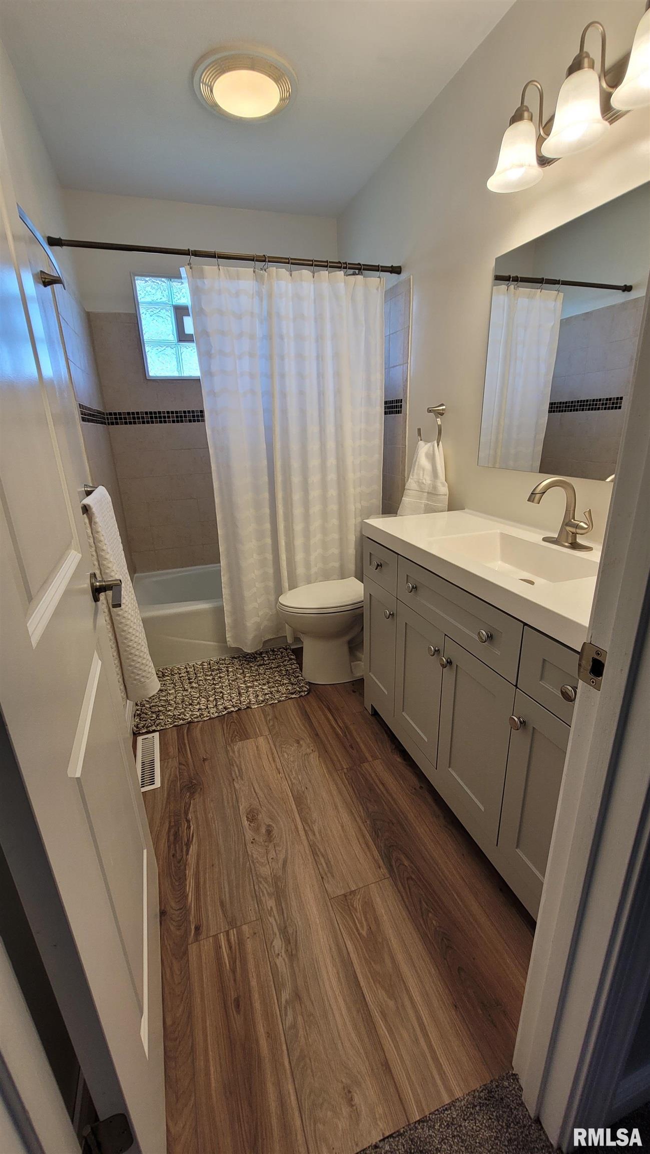 2751 Brookview Road Muscatine, IA 52761 - Photo 19 of 22 Gallery Image 19