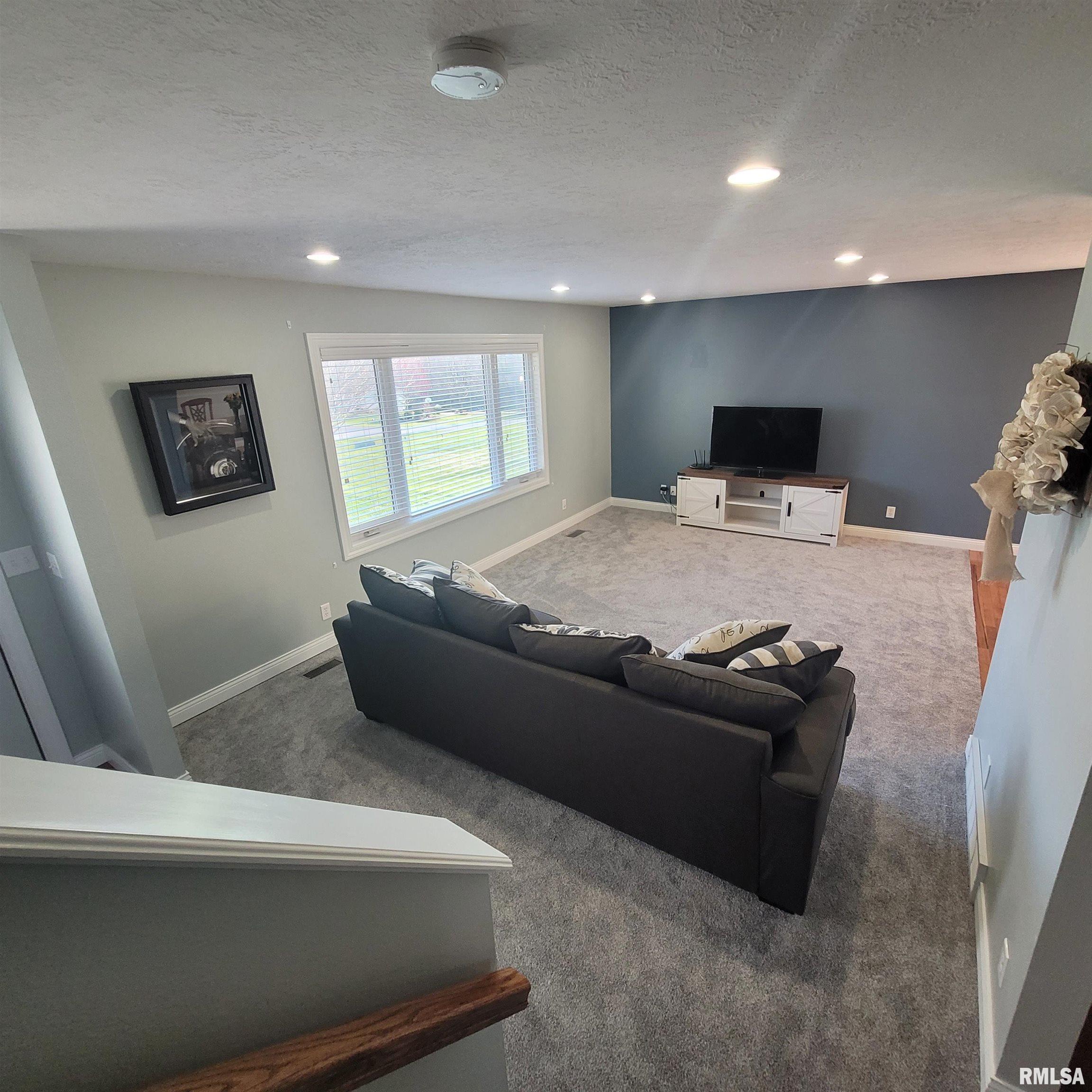 2751 Brookview Road Muscatine, IA 52761 - Photo 2 of 22 Gallery Image 2