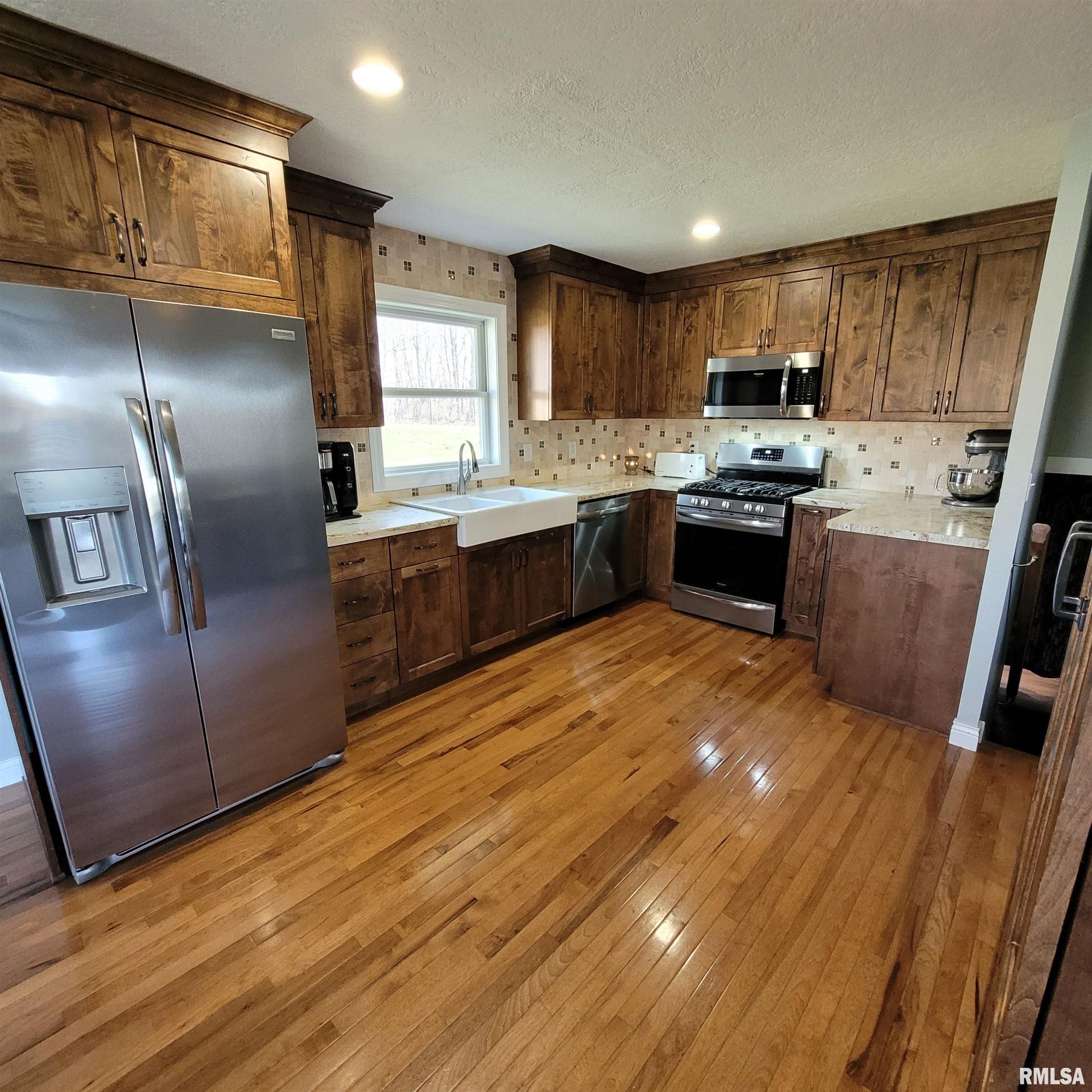 2751 Brookview Road Muscatine, IA 52761 - Photo 5 of 22 Gallery Image 5